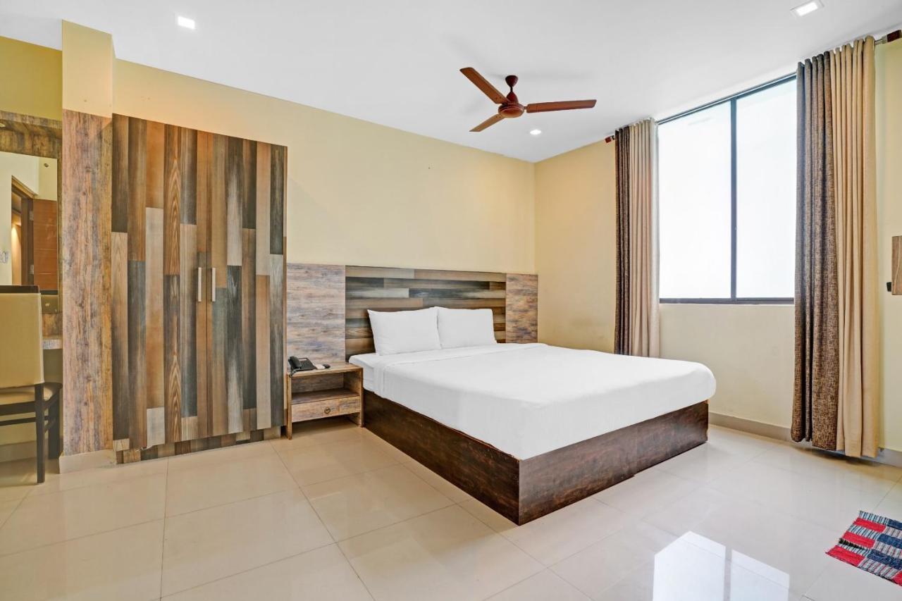 Capital O 87015 Hotel Al Salama Kochi Exterior foto