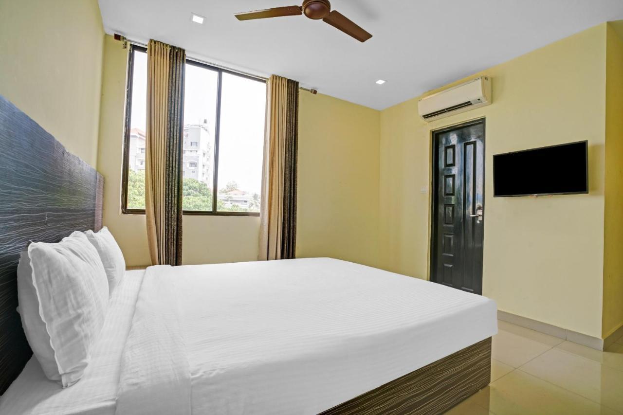 Capital O 87015 Hotel Al Salama Kochi Exterior foto