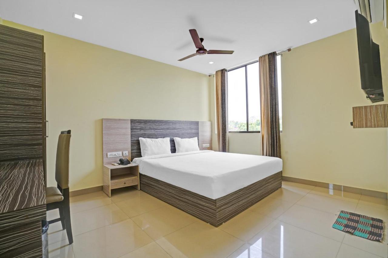 Capital O 87015 Hotel Al Salama Kochi Exterior foto
