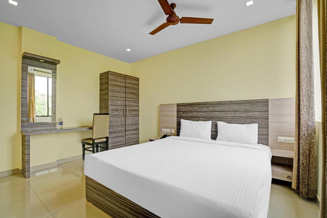 Capital O 87015 Hotel Al Salama Kochi Exterior foto